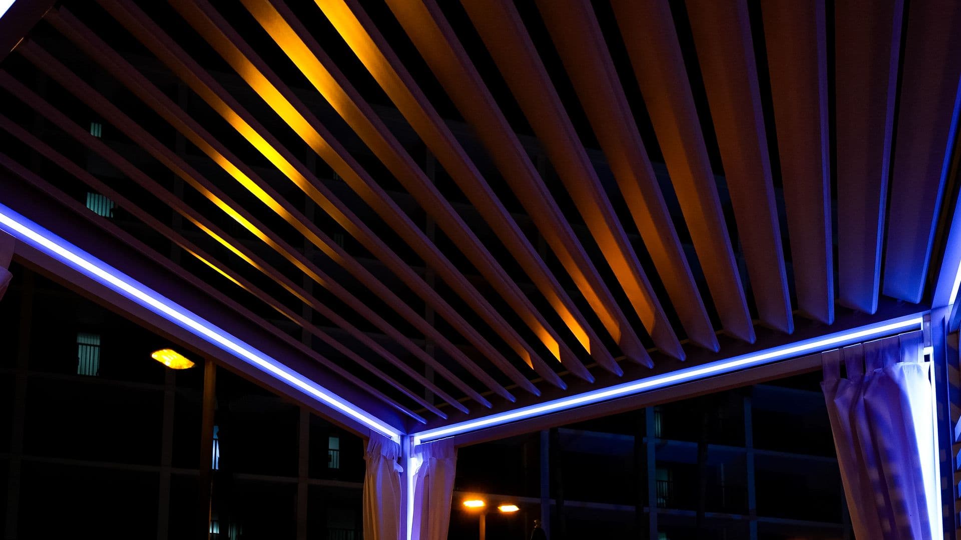 Struxure Commercial Pergola