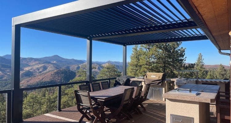 The Differences Between Adjustable Pergolas and Arbors