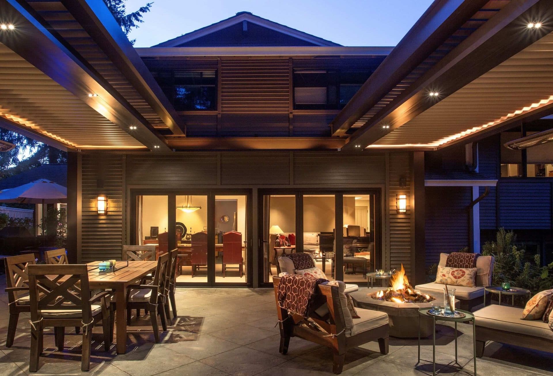 Aluminum Pergola With A Retractable Roof hero