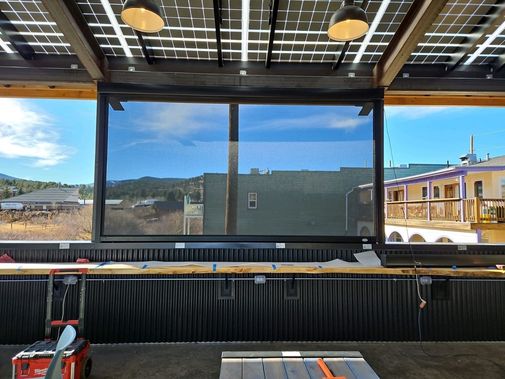 COMMERCIAL MOTORIZED SCREENS img 2
