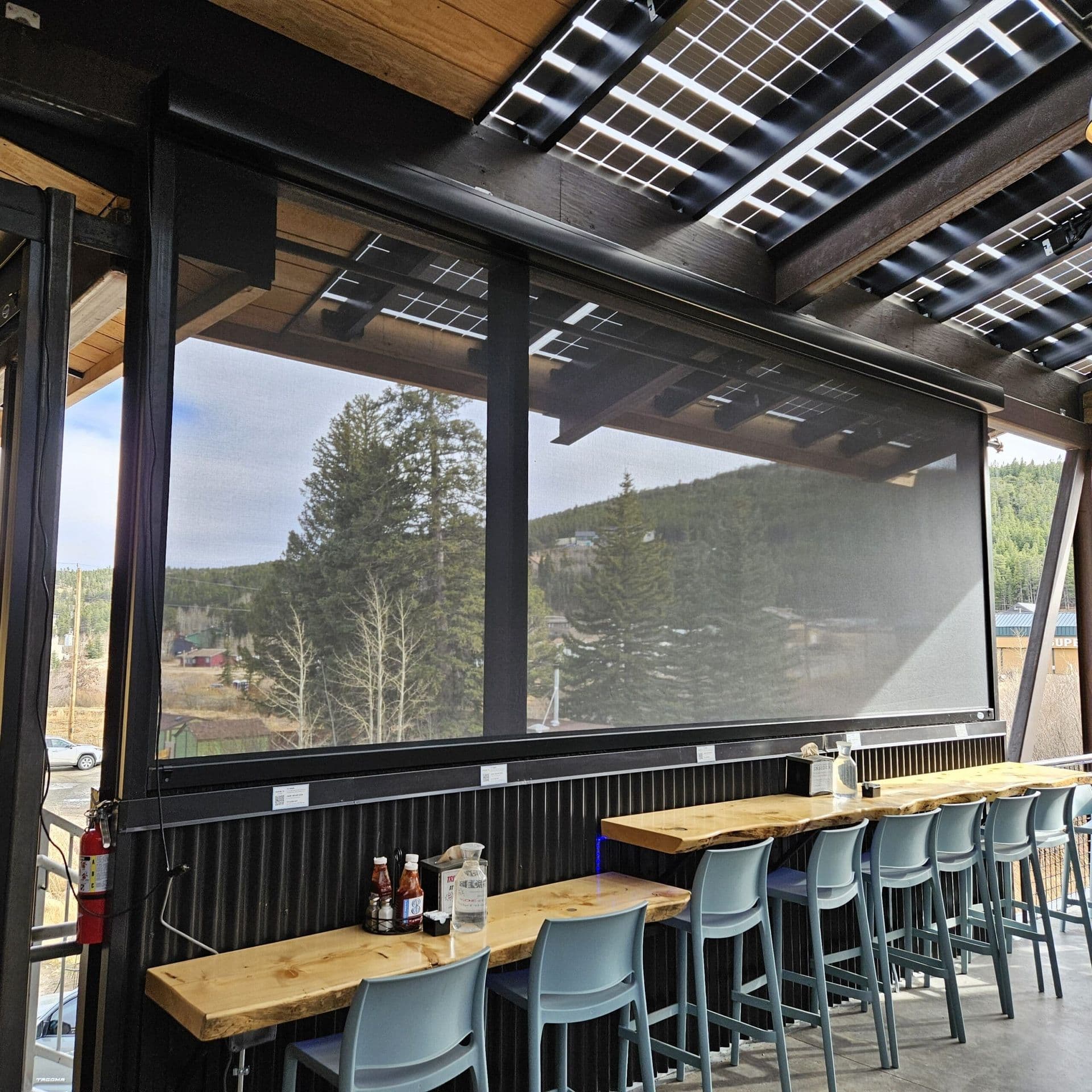 COMMERCIAL MOTORIZED SCREENS img 3