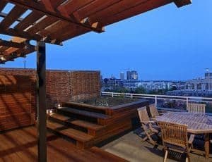 7 Tricks for a Seamless Outdoor Hot Tub Integration