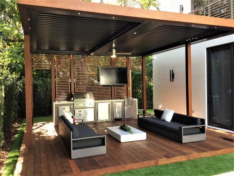 Outdoor Kitchen Features For Your Pergola