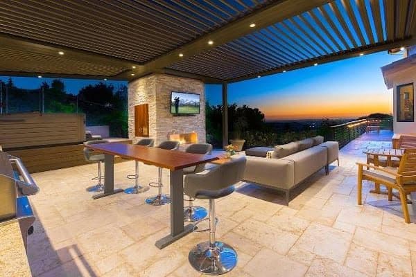 Maximize the use of your outdoor living area this fall!